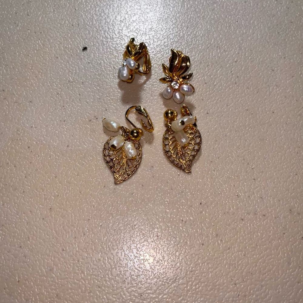 💜 Bundle of 2 Avon Vintage Gold Clip On Earrings